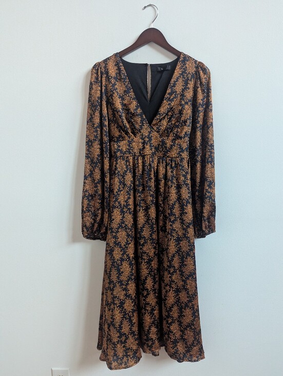 Lulus Dresses & Skirts - Lulus Dress Womens Medium Graceful Impression Black and Orange Floral Mid V-Neck